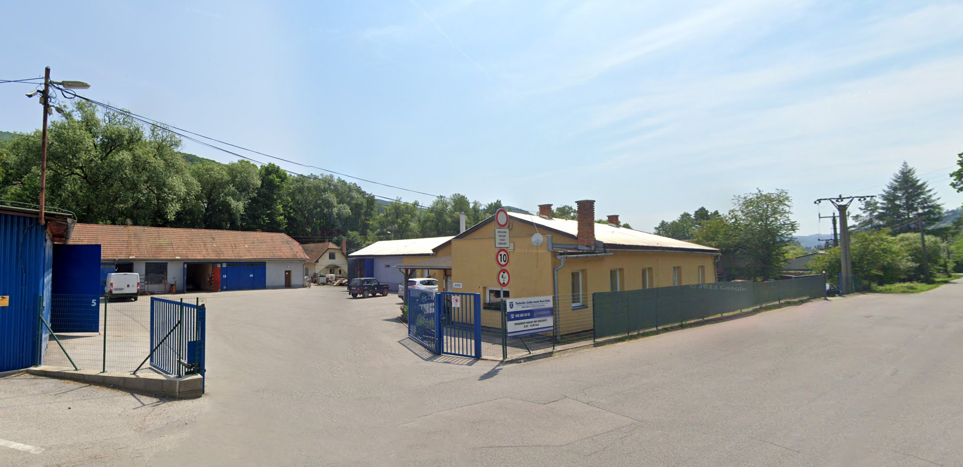 Pohľad na sídlo Technických služieb mesta Nová Baňa